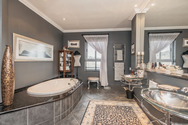 5 Bedroom Property for Sale in Aurora Western Cape